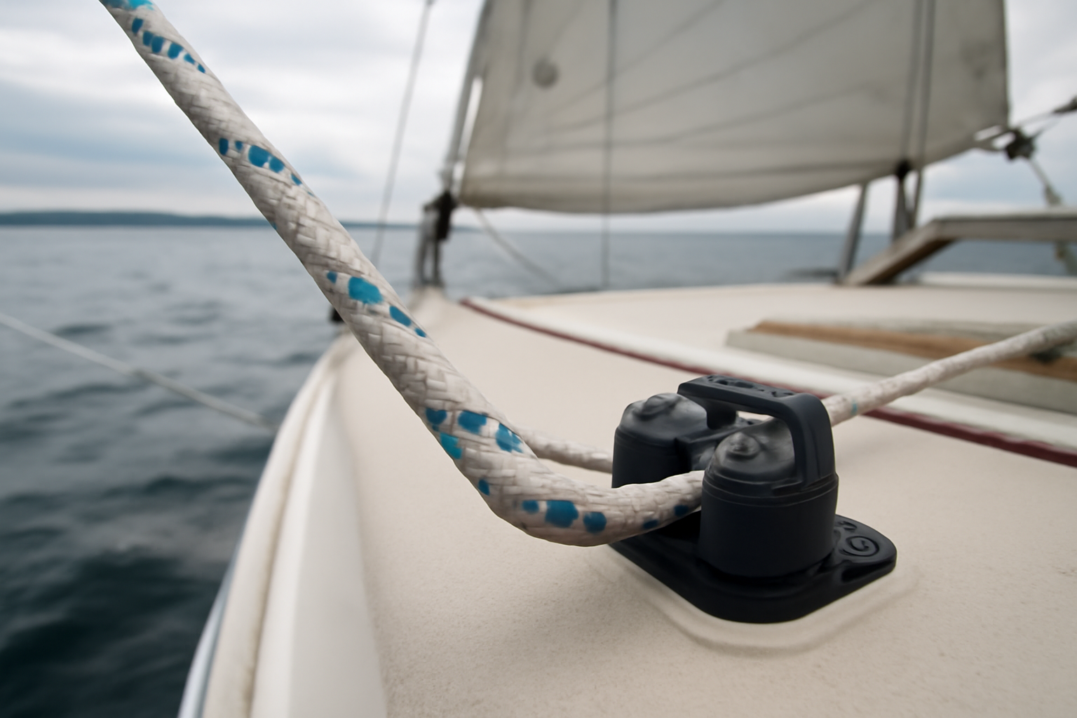 L&rsquo;écoute de voilier : rôle, diamètre et matériaux recommandés
